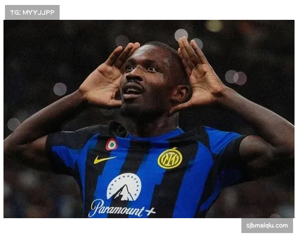 国米前锋图拉姆速度优势明显 反击中威胁对方防线